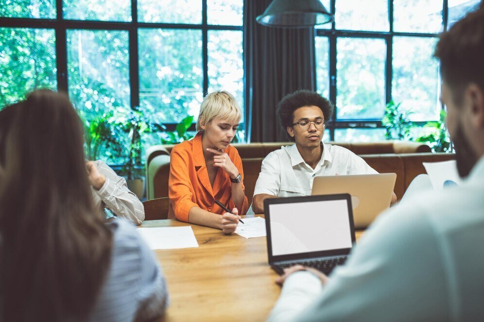 Shape April 2022 HR 200